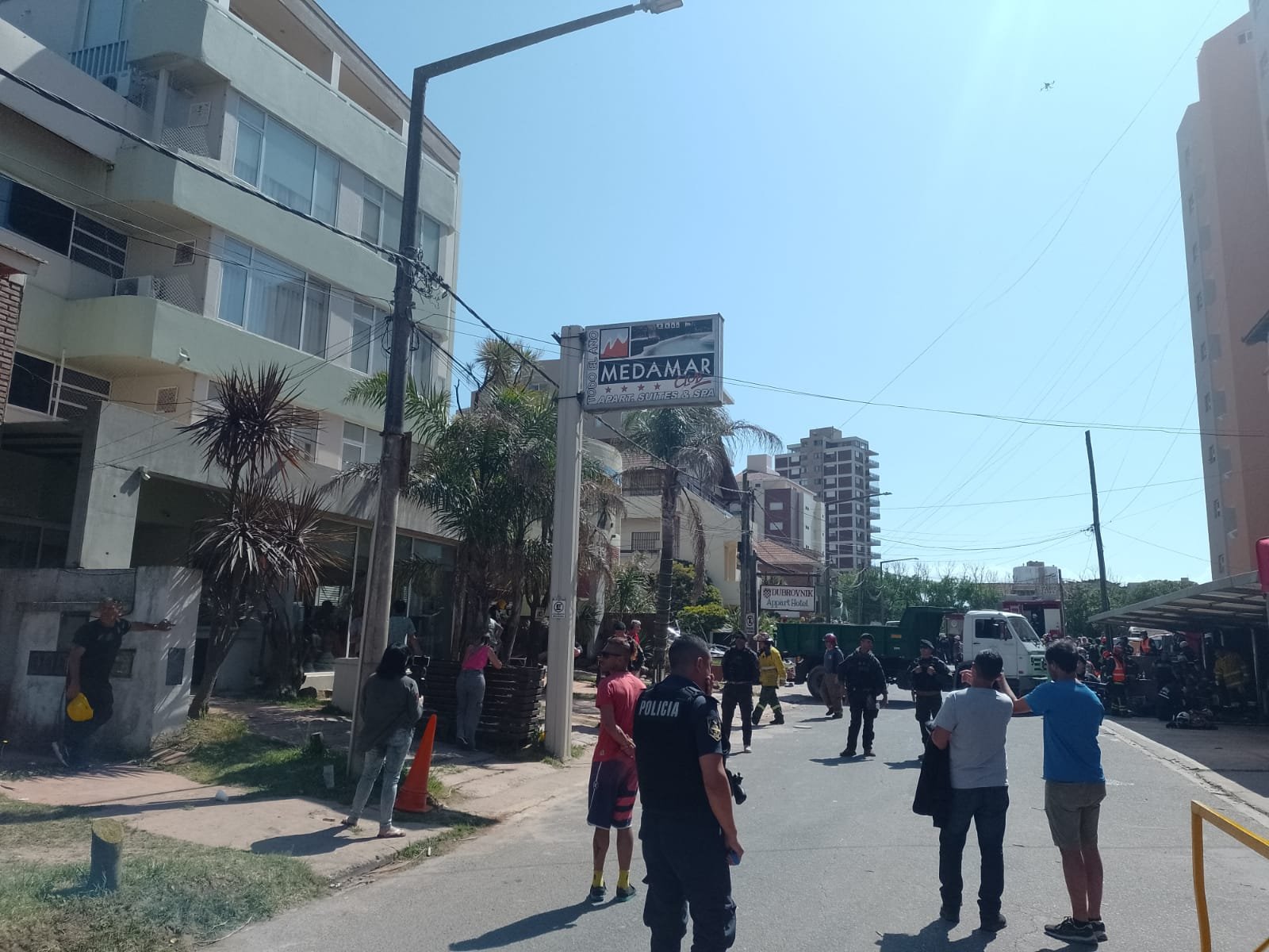 Derrumbe en Villa Gesell: El hombre hallado muerto era un turista de Balcarce y la mujer rescatada es su esposa