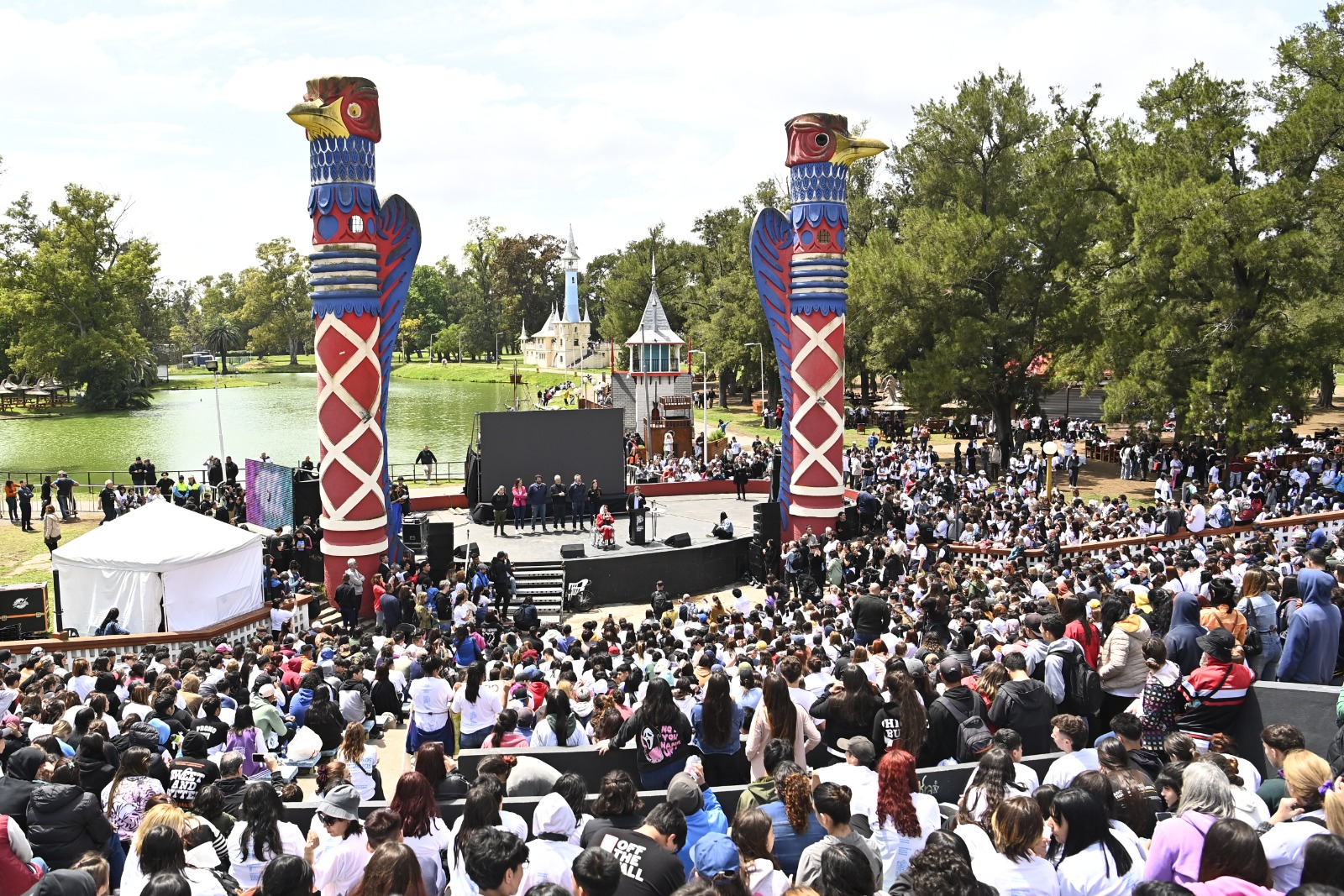 Kiicllof con estudiantes en La Plata