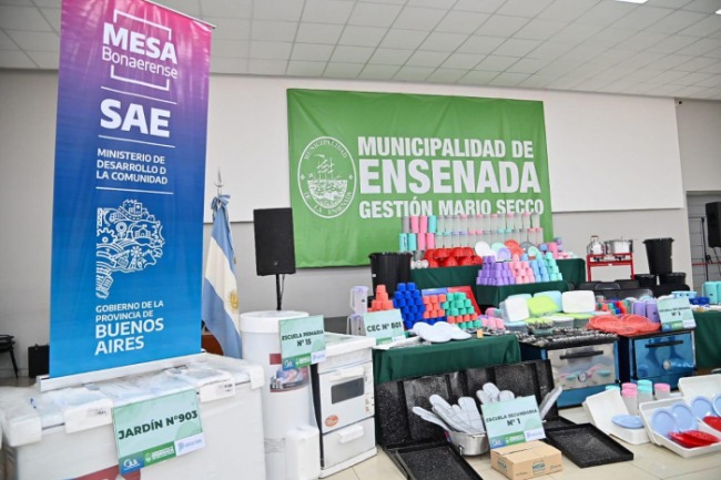 Entrega de equipamiento a 20 escuelas de Ensenada