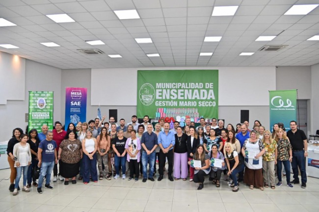 Entrega de equipamiento a 20 escuelas de Ensenada