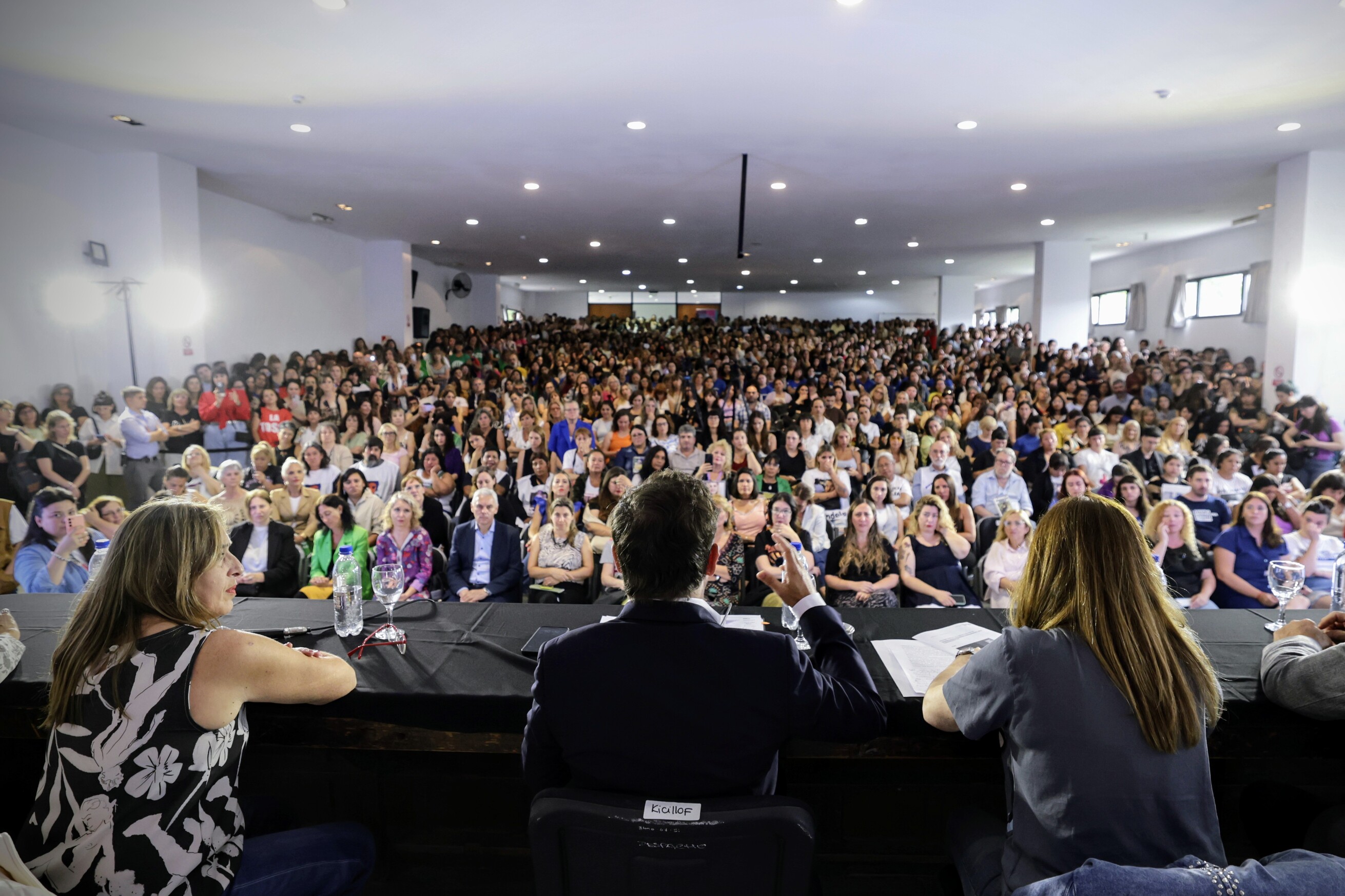 Kicillof ensenada mujeres