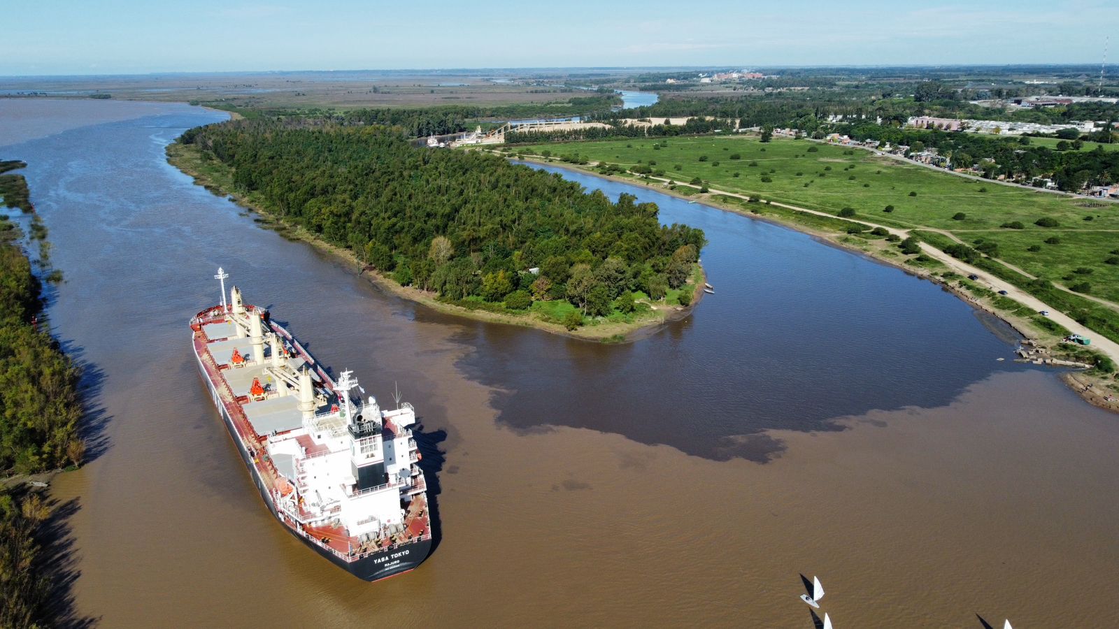 Barco varado paralizó el puerto de San Pedro: hay preocupación por el  dragado y perjuicios económicos graves – La Noticia 1