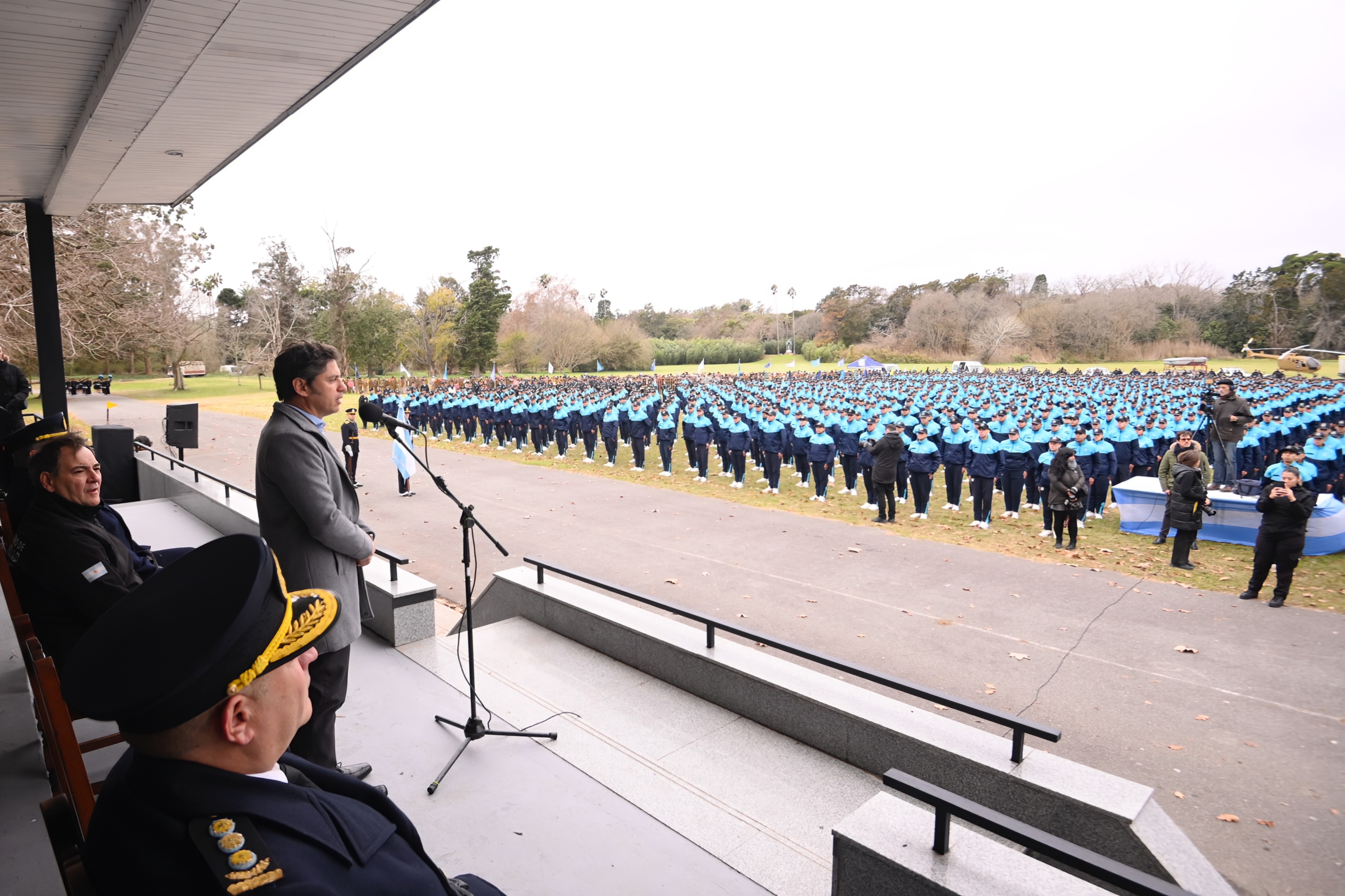 Kicillof jura bandera cadetes - 1