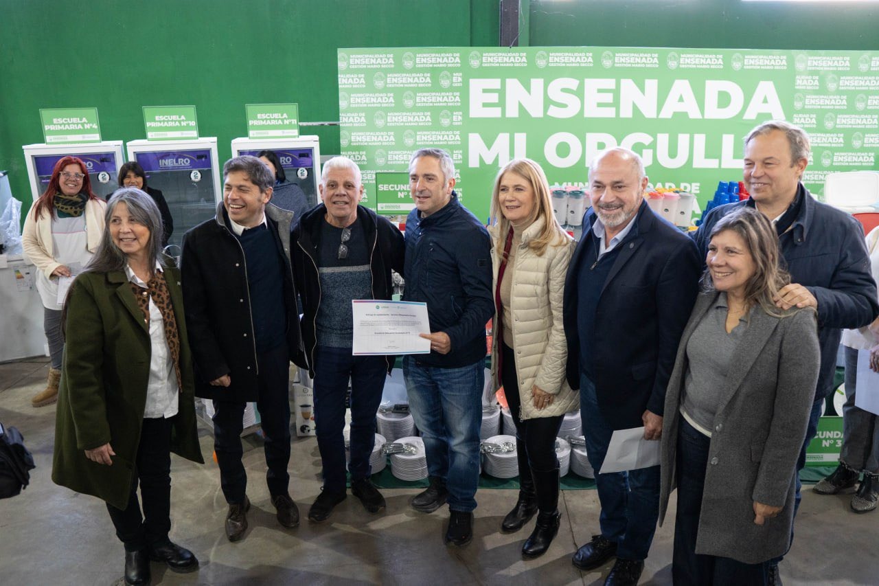 Kicillof también entregó escrituras durante la inauguración de cuartel de Bomberos en Ensenada.