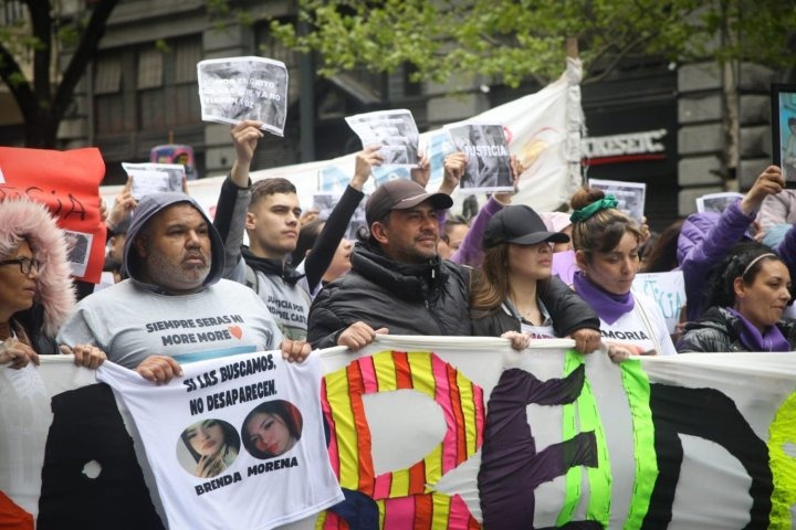 Familiares de las víctimas encabezaron la marcha al Congreso.