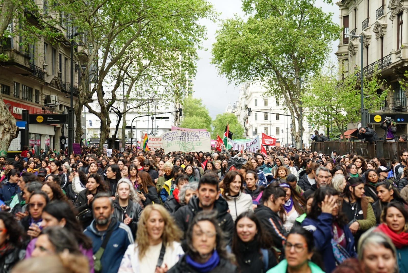 Masiva marcha al Congreso.