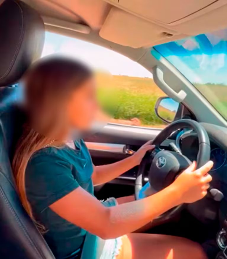 menor manejando hija polaco