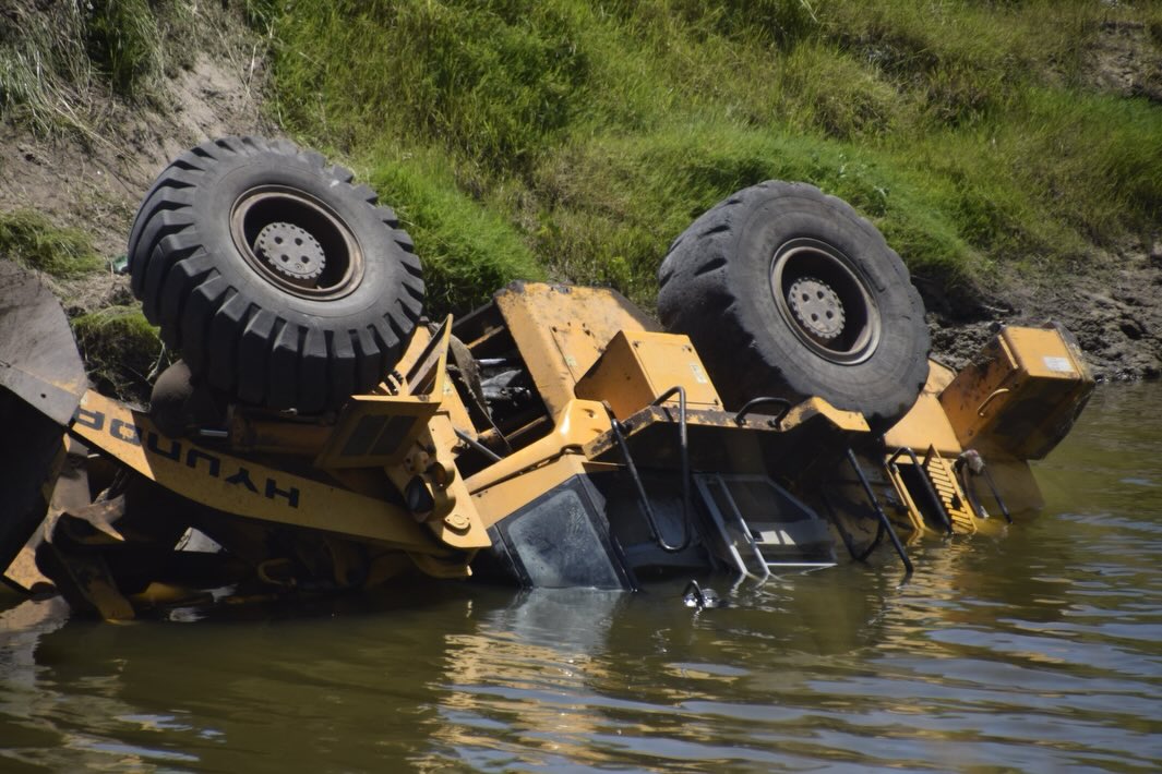 pala mecánica arroyo tapalqué - 1