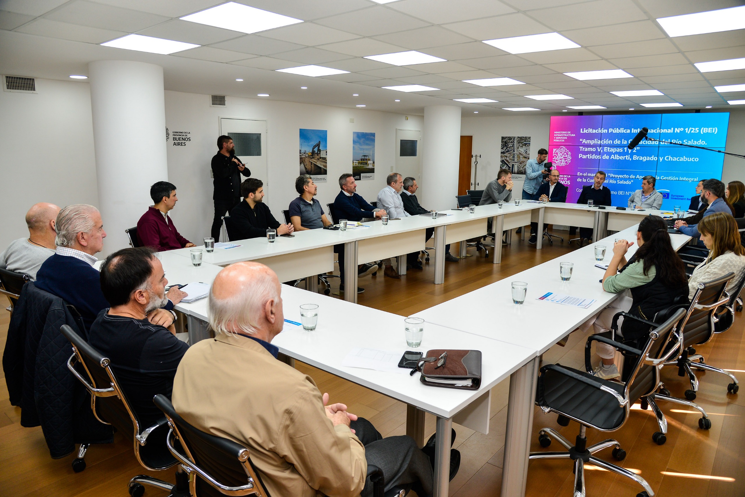 apertura de sobres obras río salado - 1