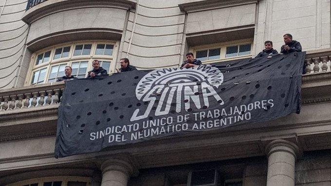 Se agrava el conflicto con el sindicato del neumático: Lanzaron paro general y tomaron el Ministerio de Trabajo