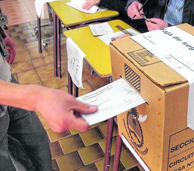 Neuquén elige gobernador con las cenizas del volcán Calbuco de fondo