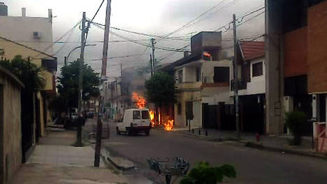 Explosión en Valentín Alsina: Una casa se prendió fuego por un escape de gas