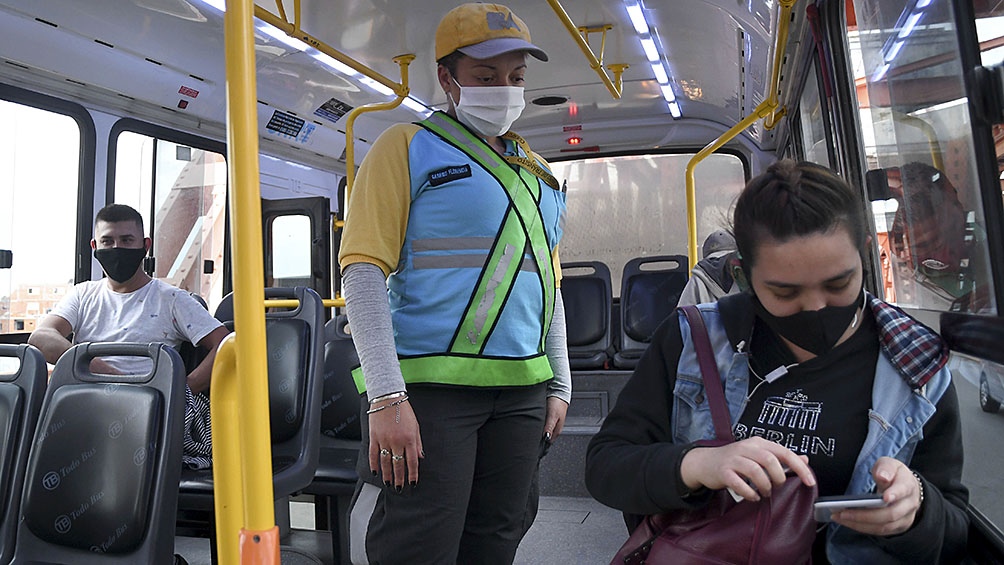 Segunda ola: Gobierno bonaerense evalúa limitar el transporte público para esenciales